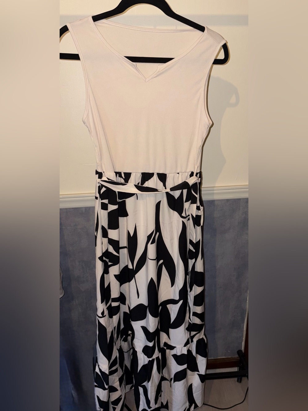 SHEIN Black & White Sleeveless Maxi Dress with Abstract Print